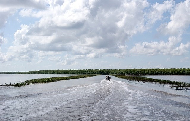 Tuyên[-]truyền[-]nâng[-]cao[-]nhận[-]thức,[-]trách[-]nhiệm[-]về[-]bảo[-]vệ[-]chủ[-]quyền[-]biển,[-]đảo[-]